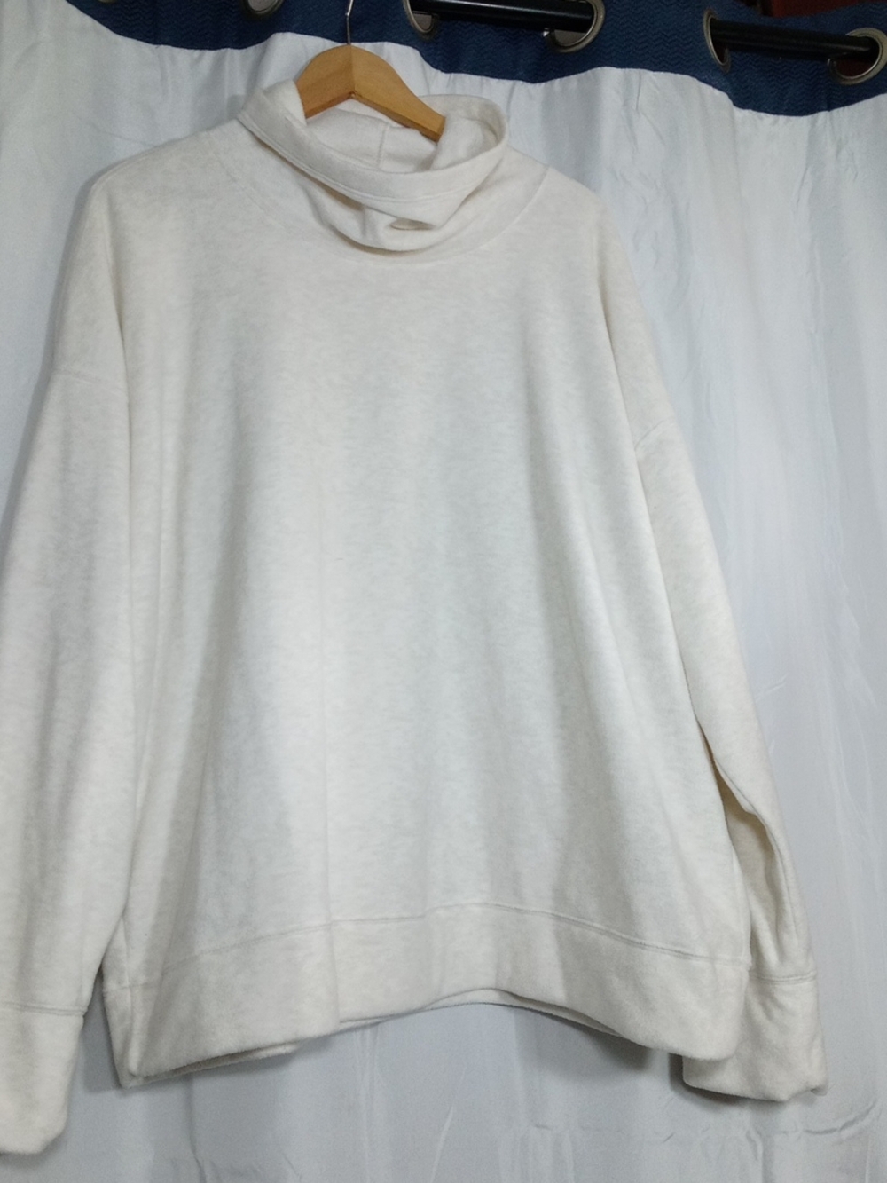 Old Navy Cream Active Pullover
